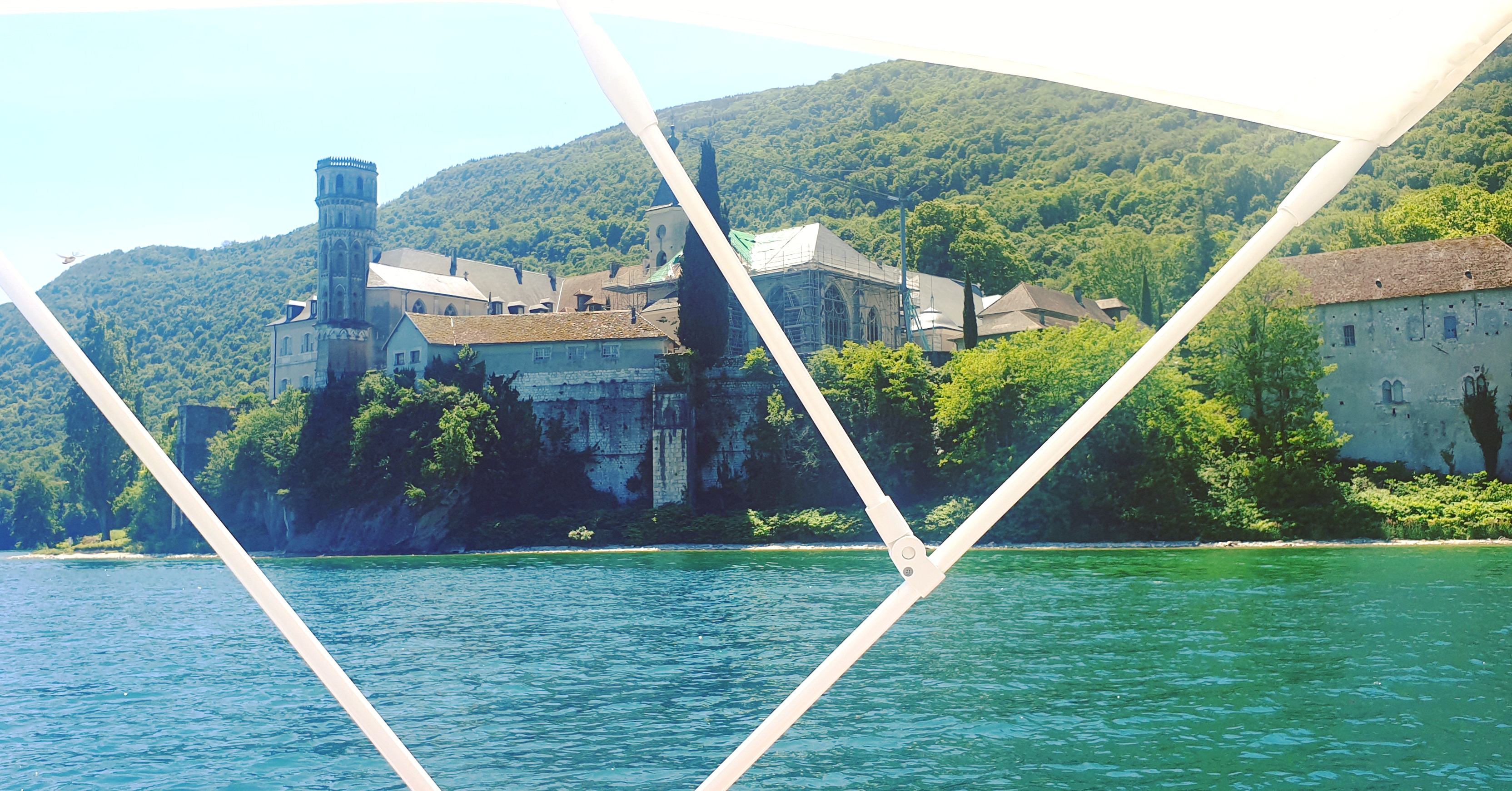 visite-commentee-sur-bateau-avec-une-guide-conferenciere